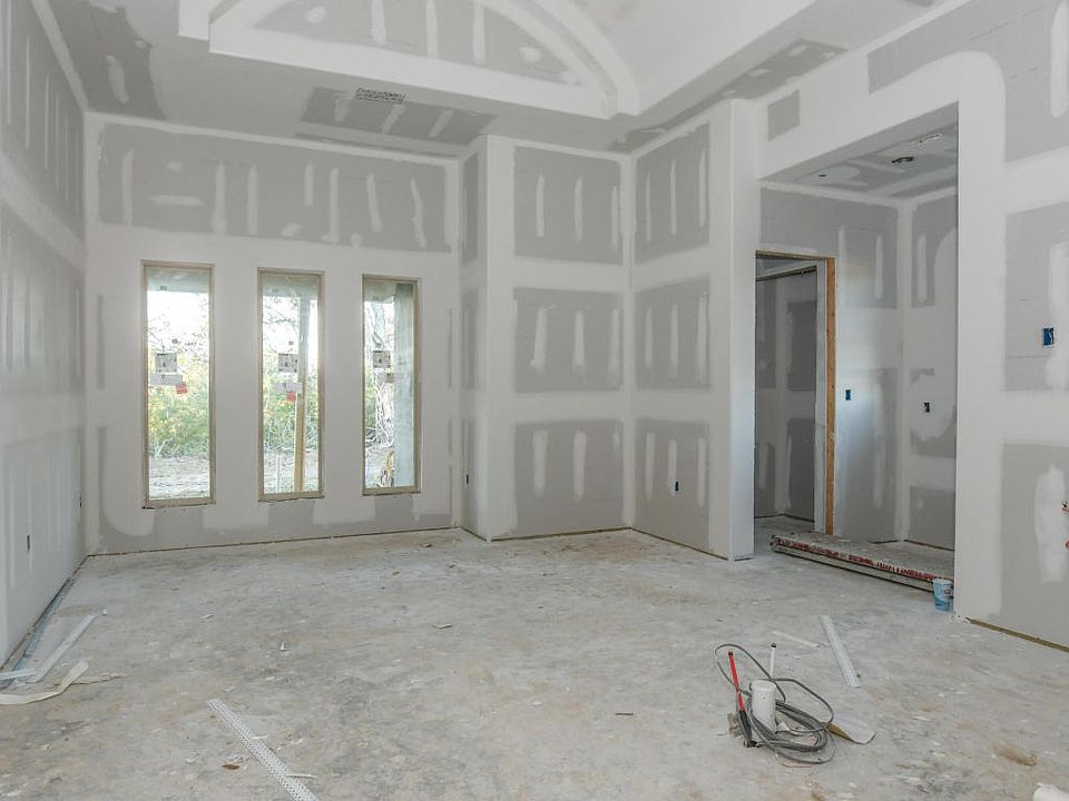 2nd image of 203 Glasgow Dr