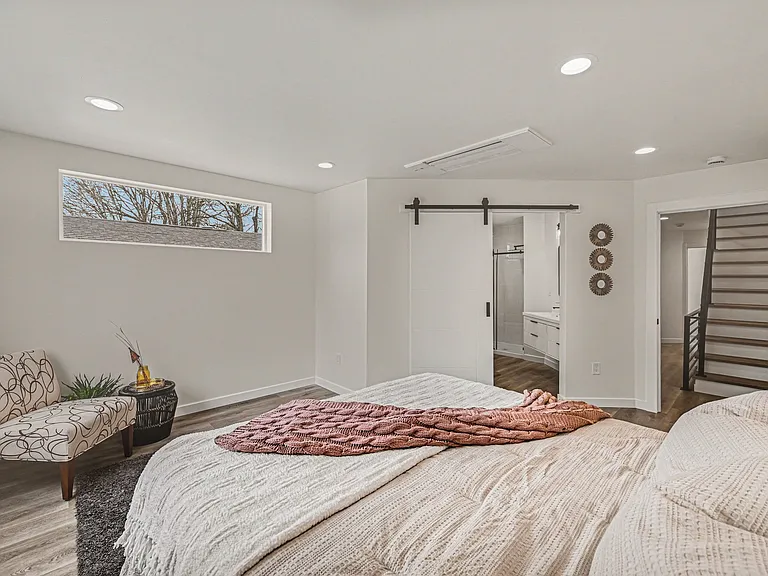 Upstairs master suite