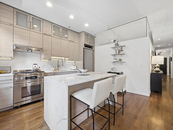 5th image of 208 W Washington St APT 1813