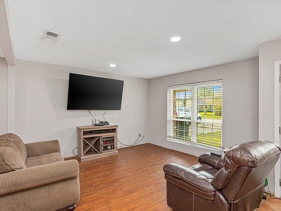 5th image of 114 Greenway St