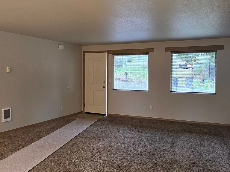 2261 E Crestview Dr — Photo 9
