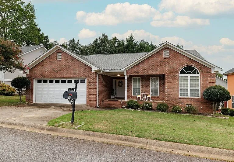 195 Bedford Dr — Photo 1