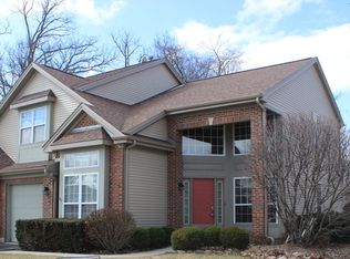 1920 S Falcon Dr, Libertyville, IL