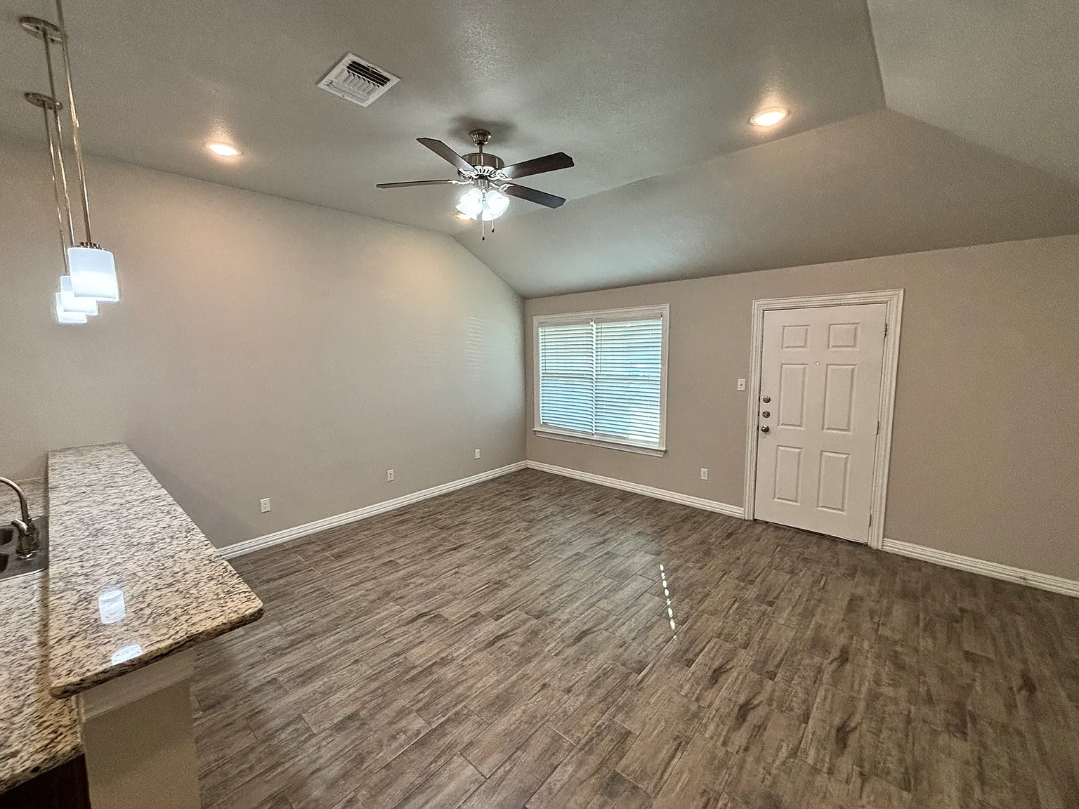 1 bed, 767 sqft, $1,050 — Photo 4