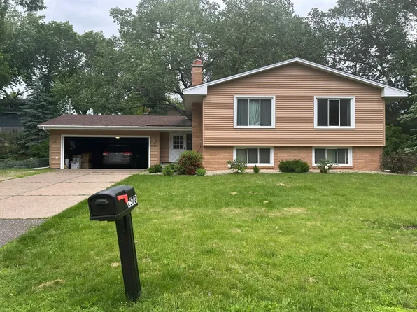 2572 Cohansey St, Roseville, MN 55113
