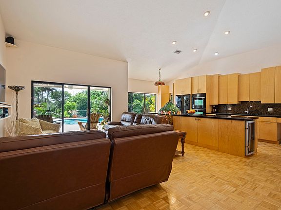 4th image of 5842 SW 88th Ter