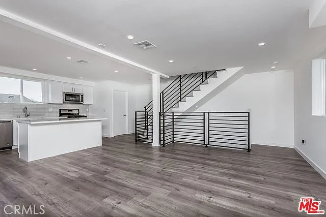 10916 Hesby St — Photo 12