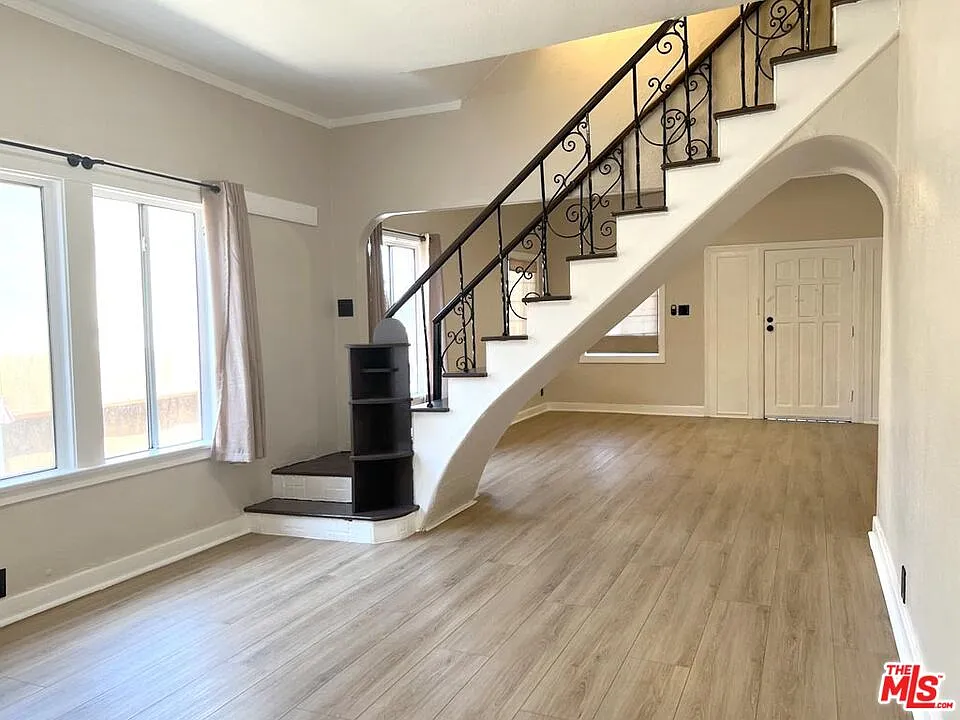3 bed, 1.0 bath, 1143 sqft, $2,500 — Photo 4