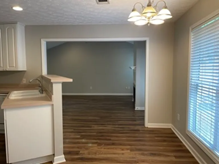 2705 Cunningham Ct — Photo 9