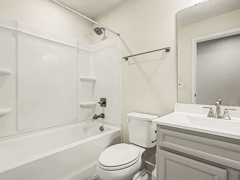 1049 Mountain View Dr — Photo 4