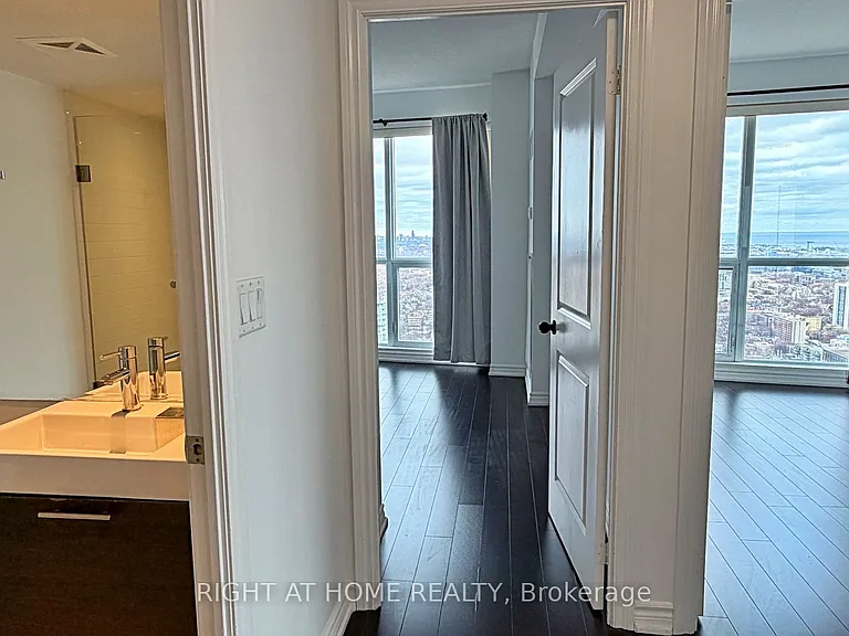 386 Yonge St #4207 — Photo 8
