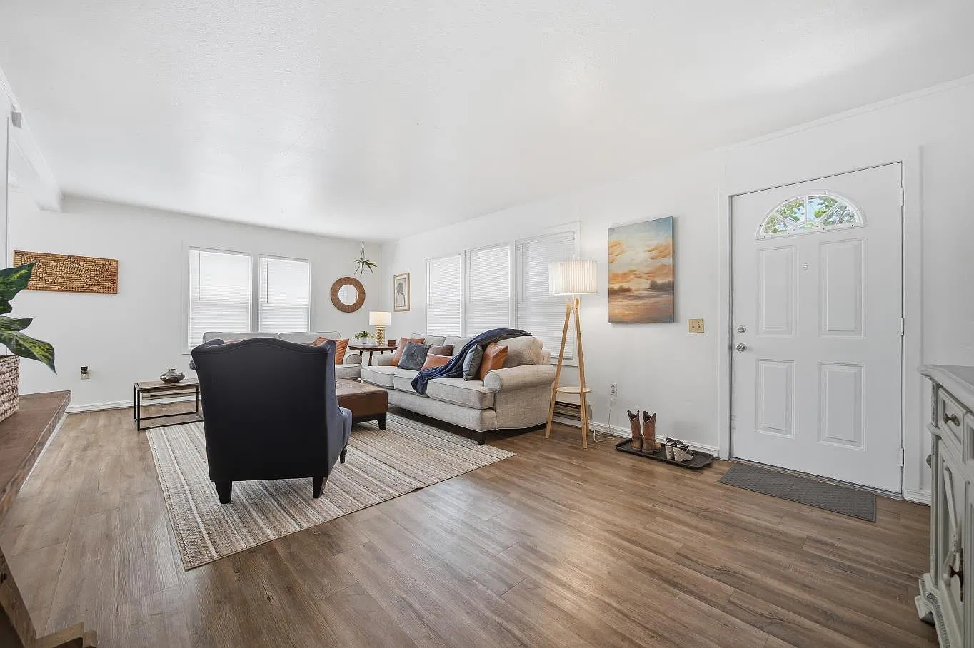 3 bed, 1400 sqft, $1,600 — Photo 2