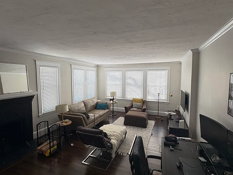 24-26 Warren Ave #1 — Photo 2