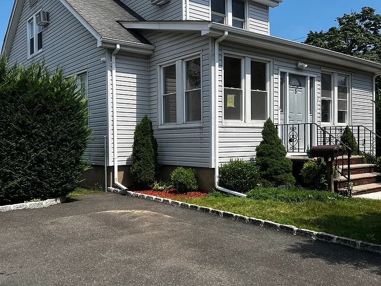 8 Franklin St #2 — Photo 1