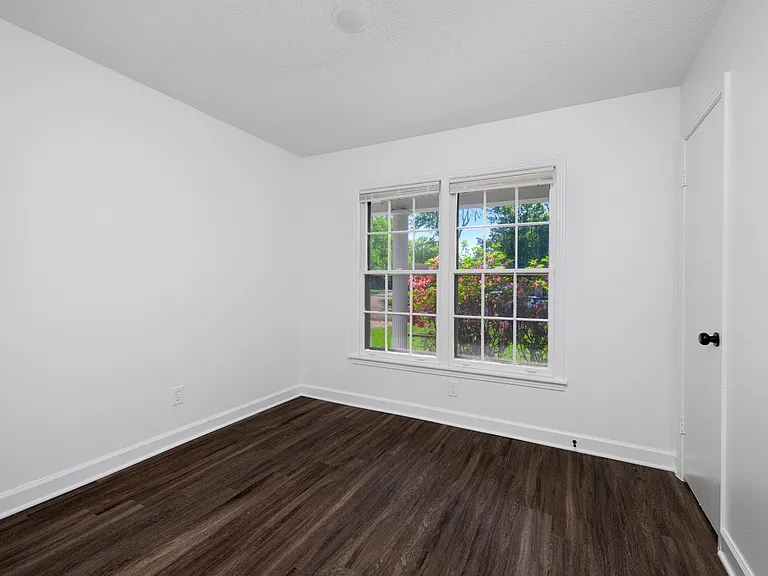 8228 Brooksville Cv — Photo 12