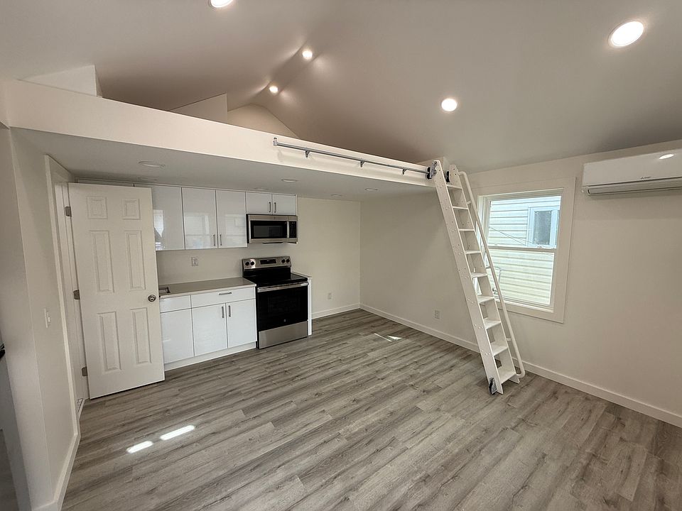1st image of 171A Beach 109 St