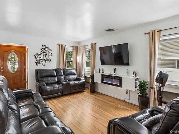 5th image of 8 Cedarlawn Boulevard