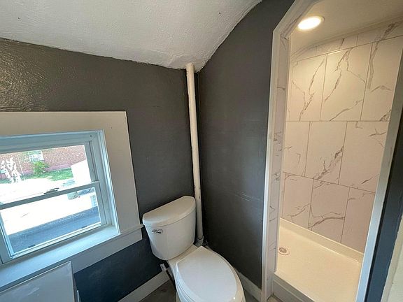 5th image of 2352 2nd St #2