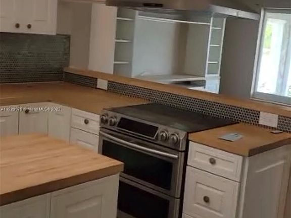 3rd image of 4520 SW 34th Ave