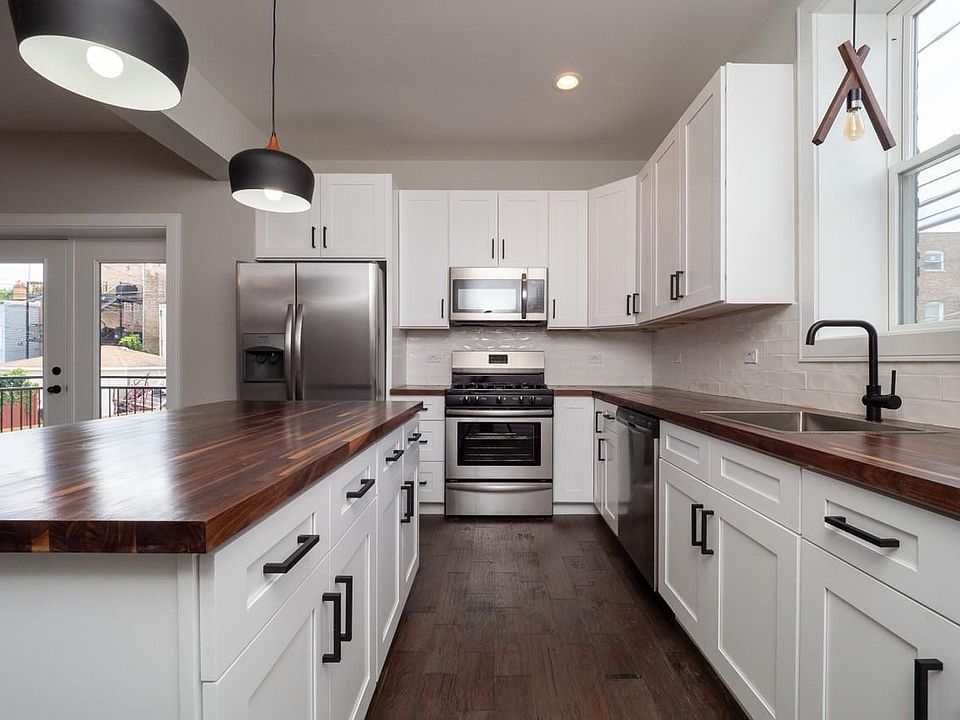 1st image of 4744 N Rockwell St #1