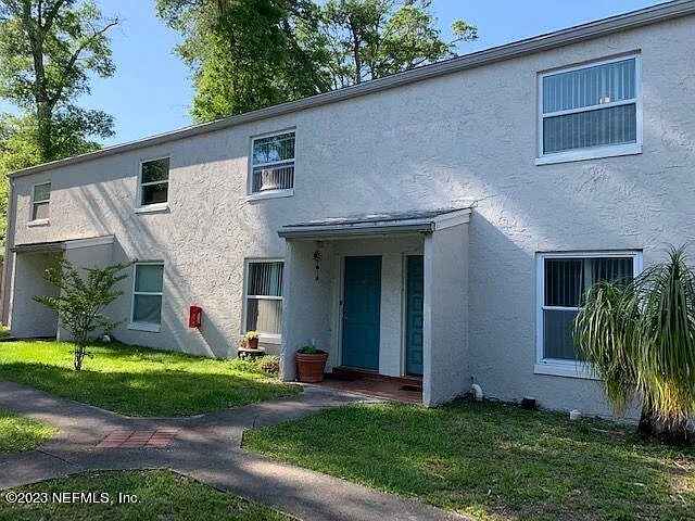 2 bed, 1.5 bath, 900 sqft, $1,300 — Photo 1