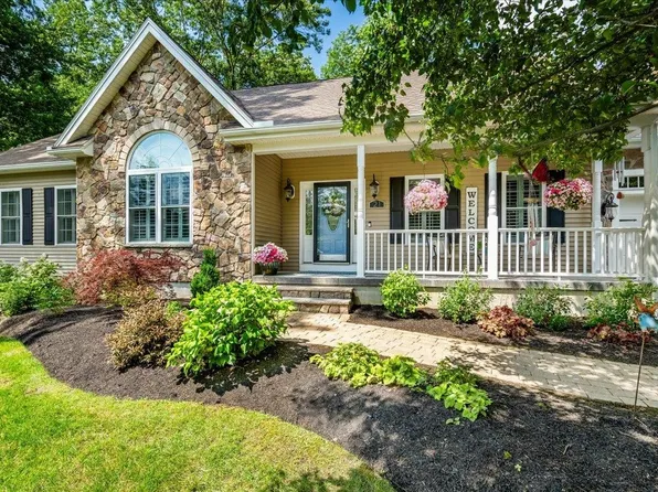 21 Moon Shadow Drive, Pelham, NH 03076