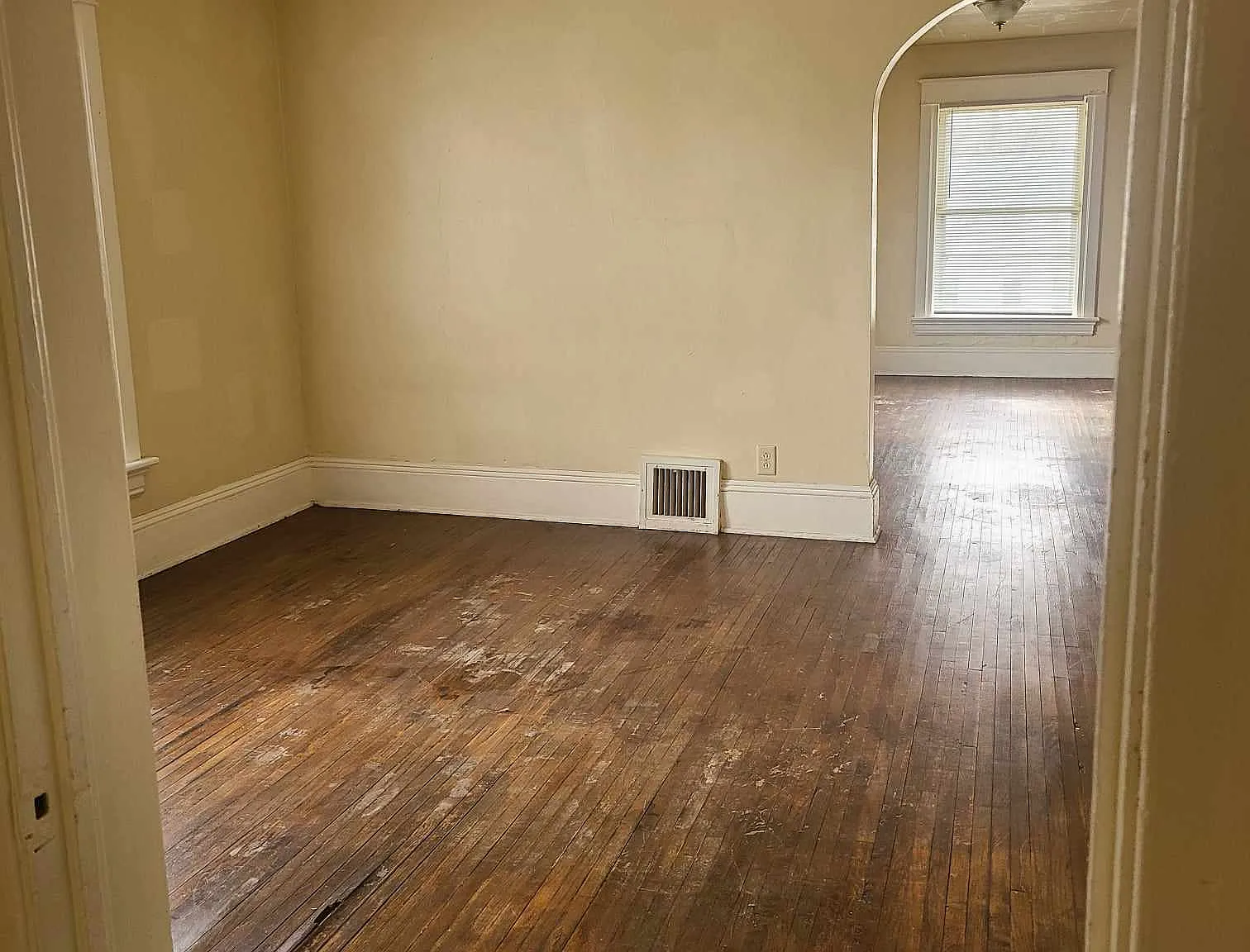 815 Randolph St - 815 1/2 — Photo 2