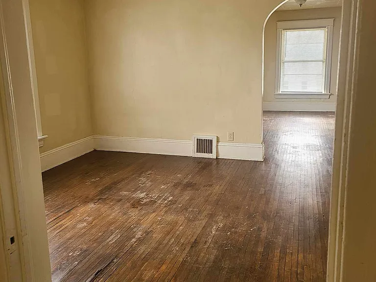 815 1/2 Randolph St — Photo 2