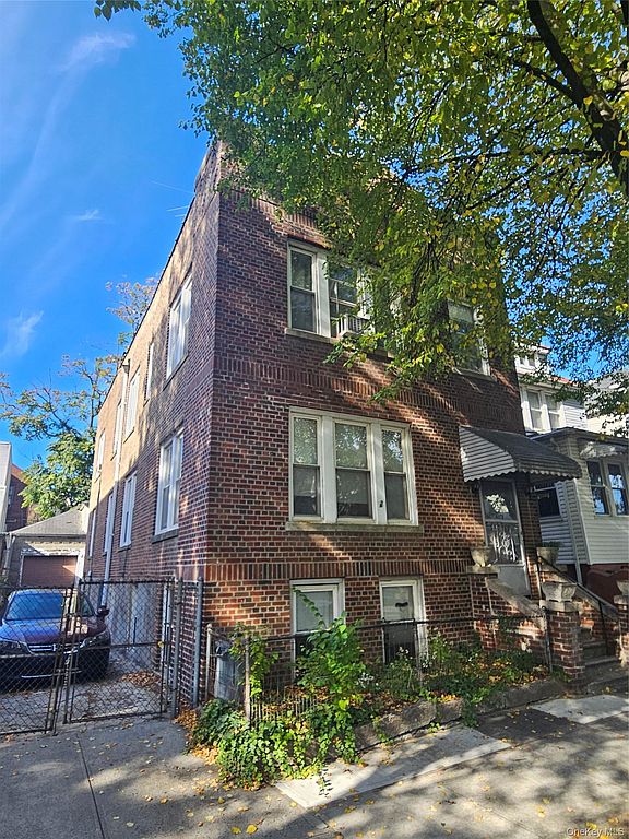 6-bedroom house for sale in Bronx