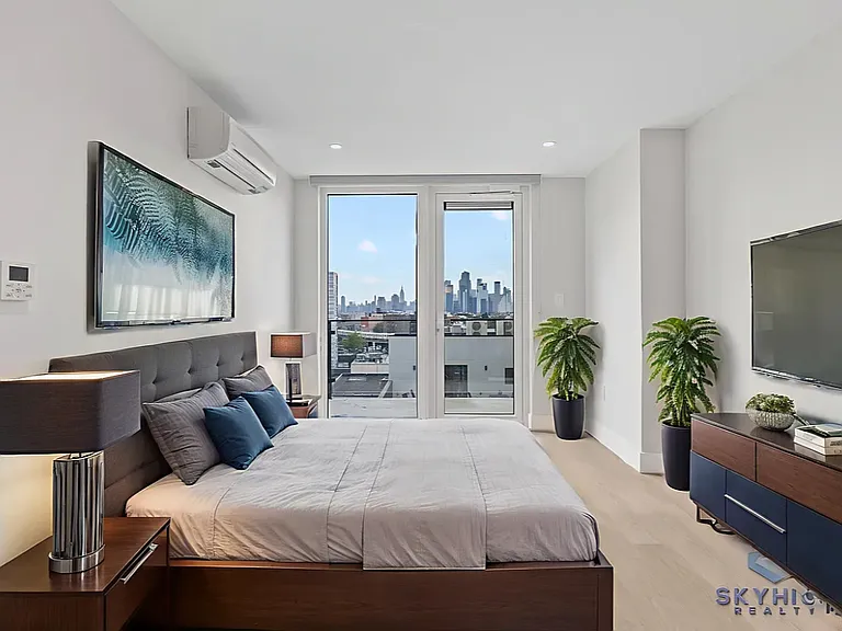 130 Willis Ave #708 — Photo 3