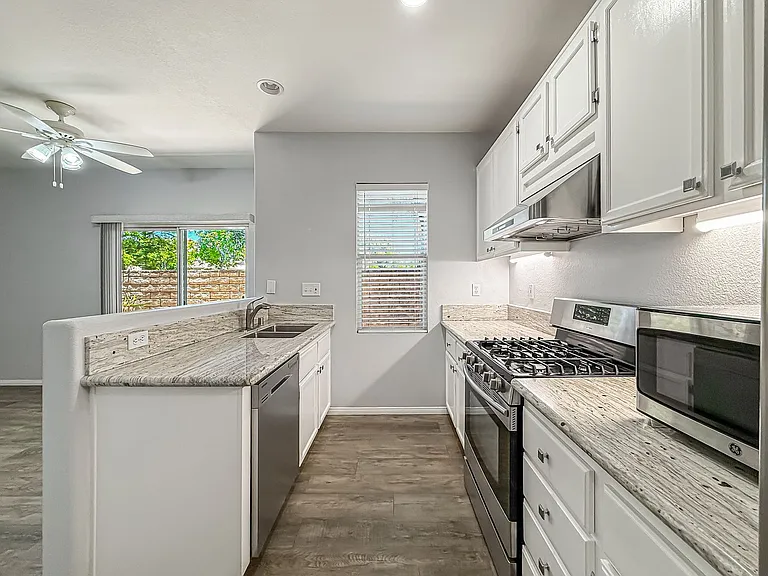1838 Amberleaf Ln — Photo 9