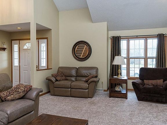 5th image of 2056 Yorkshire Dr
