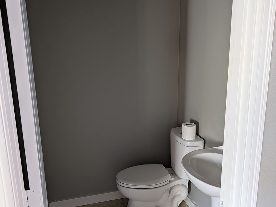 Downstairs 1/2 Bath