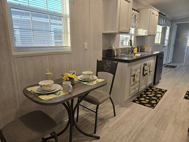 2 bed, 1.0 bath, 616 sqft, $1,650 — Photo 4