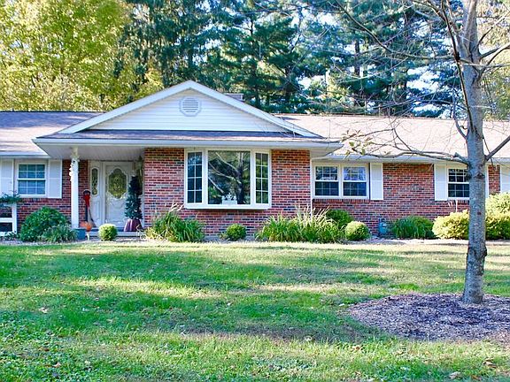 3rd image of 248 Pinetree Dr