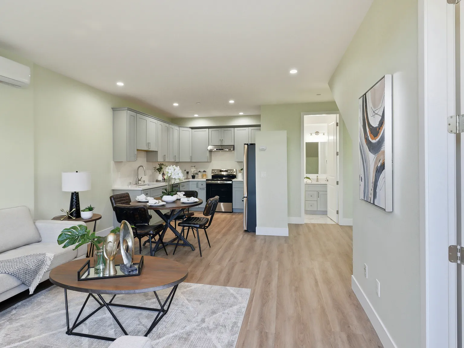 2 bed, 1.5 bath, 905 sqft, $2,900 — Photo 2