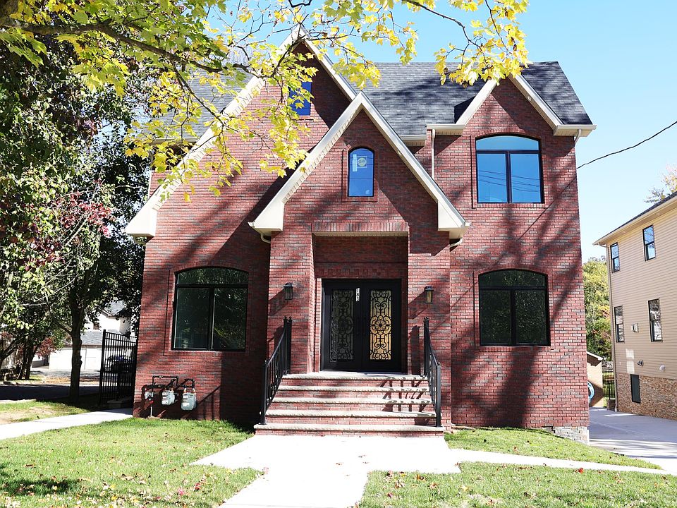 1st image of 180 Arbutus Ave