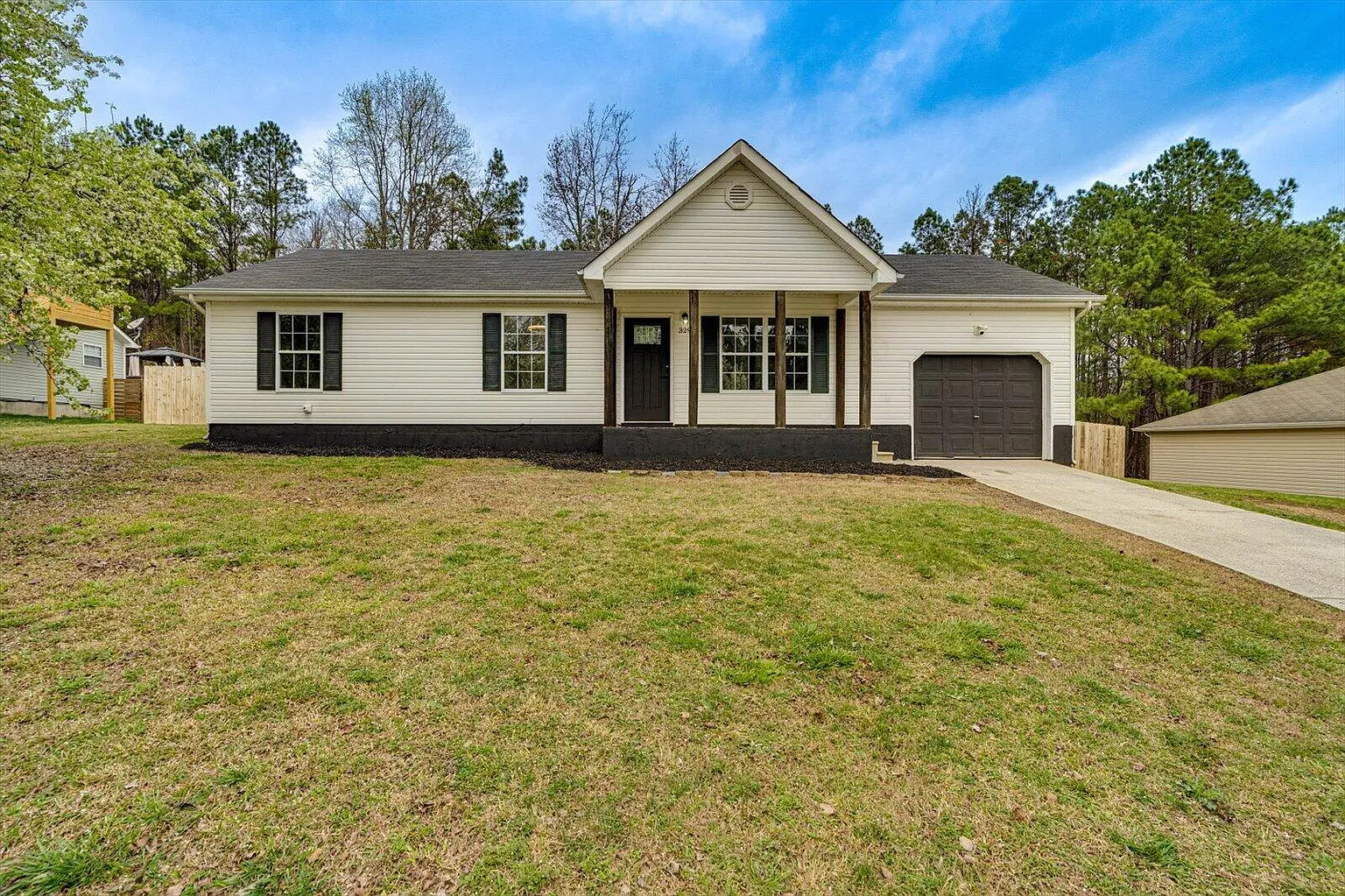 329 Pinewood Dr photo 1
