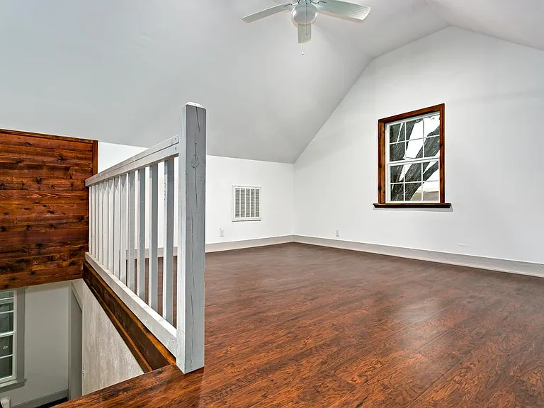 2310 Gladstone Dr — Photo 22