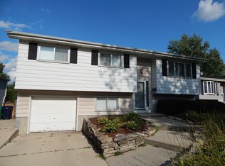 37 S Lodge Ln, Lombard, IL 60148