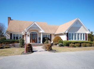 172 W Islip Rd, West Islip, NY 11795