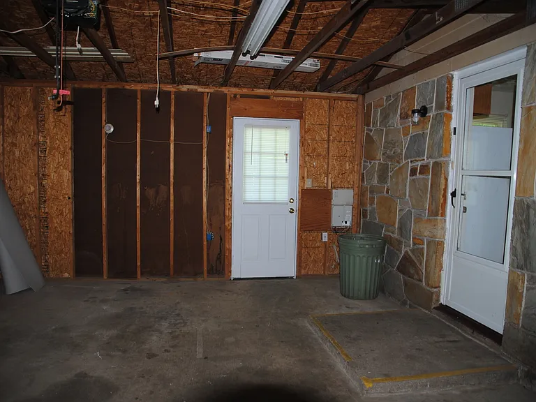 111 Walnut Dr — Photo 3