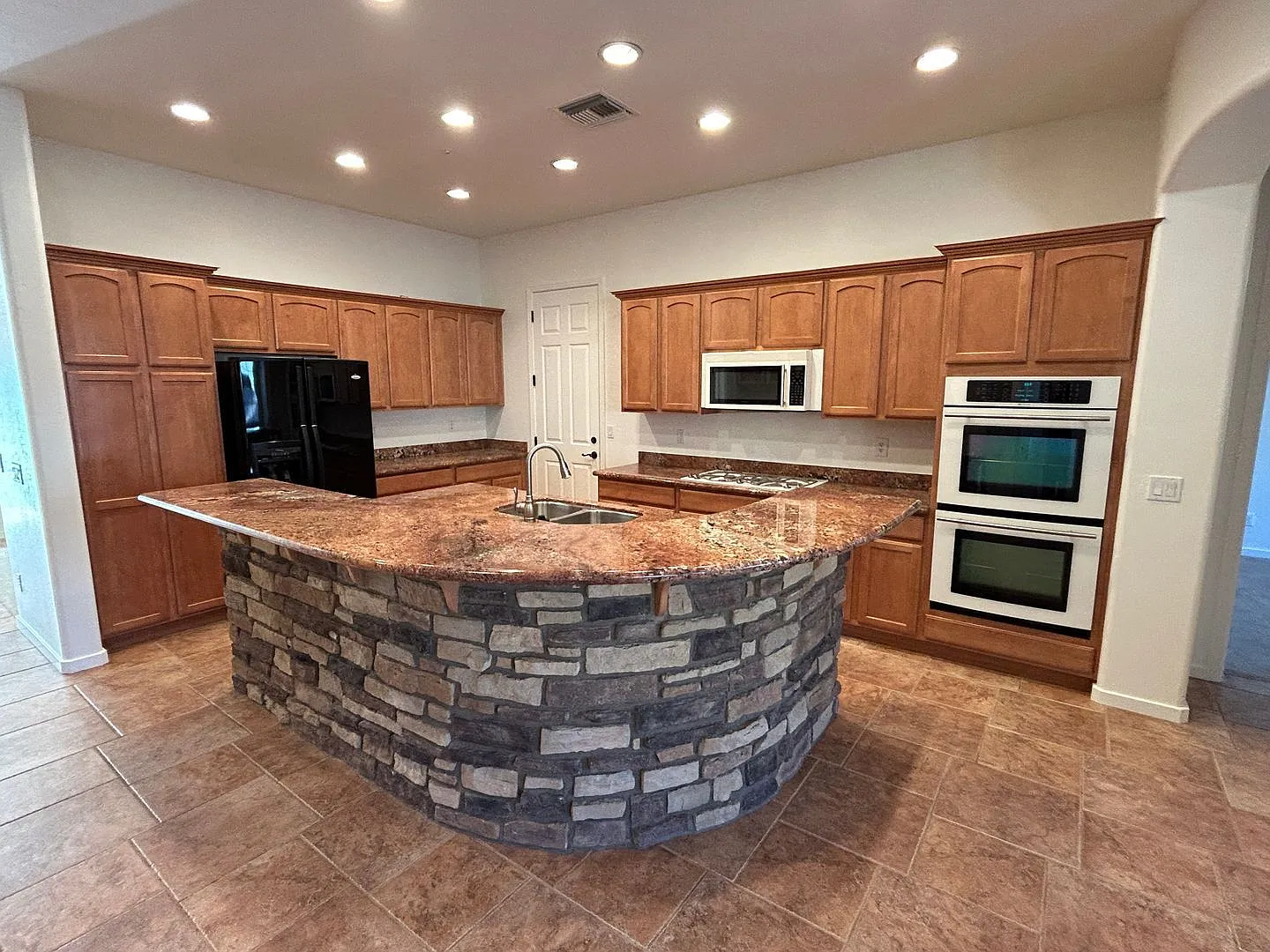 4 bed, 3.0 bath, 3187 sqft, $3,499 — Photo 4