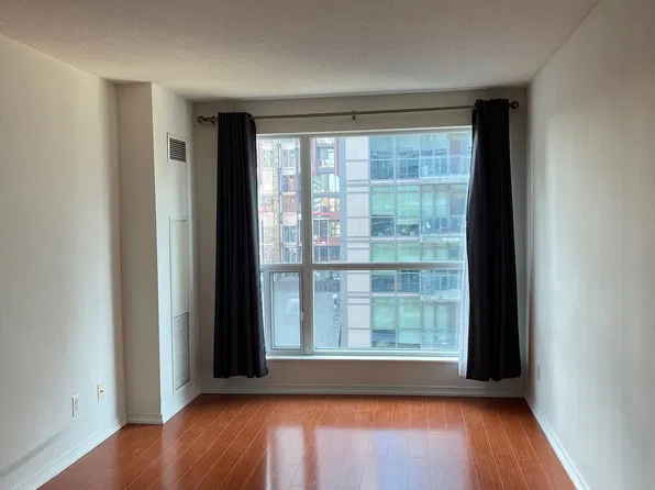 230 King St E #1106, Toronto, ON M5A 1K5