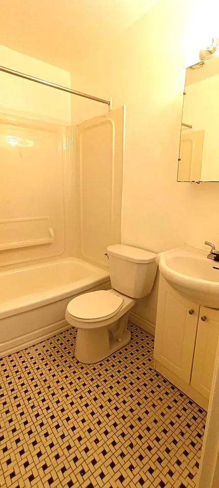 2 bed, $1,600 — Photo 4