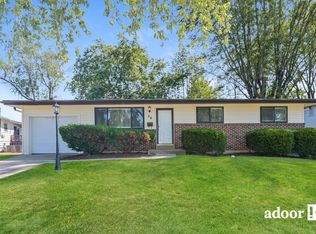 20 Reckamp Dr, Florissant, MO 63033