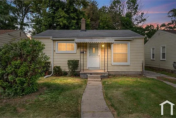 3 bed, 996 sqft, $1,200 — Photo 1