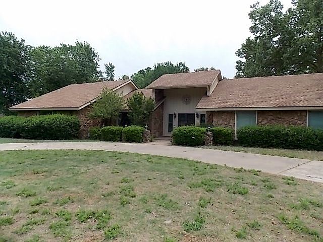 1st image of 2417 Edgewood Dr