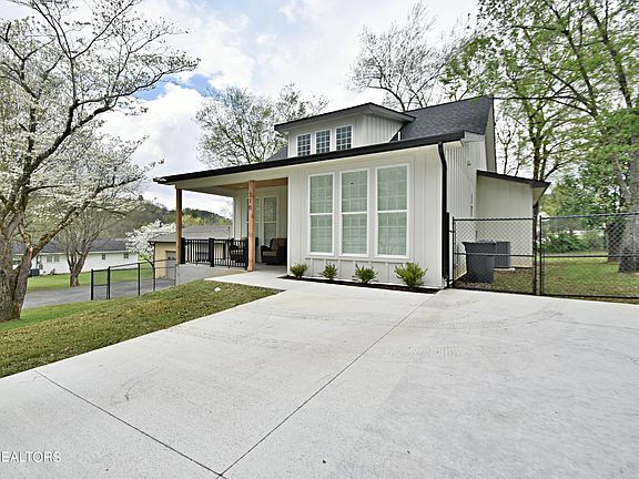2nd image of 310 Valley Dr