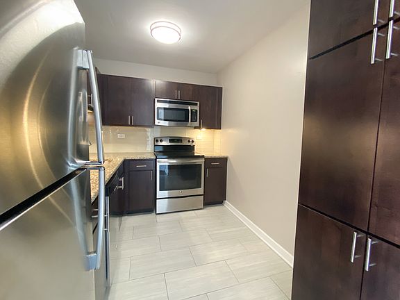3rd image of 2472 N Clark St #1310